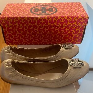 Tory Burch Melinda ballet size 7.5 platinum
